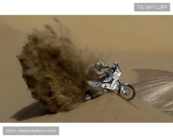 特写：达喀尔拉力赛最后一个赛段，摩托车手扎尼尔的孤独冲线